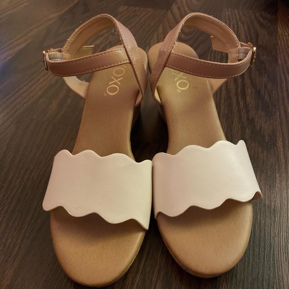 Summer brown wedge heels
Size 8